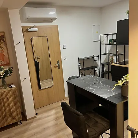Adel In Apartment